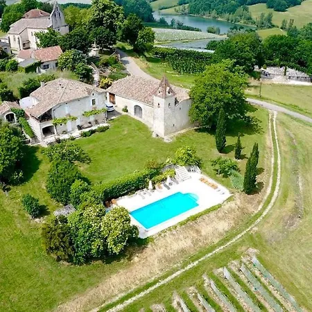 Charming With Private Pool In
